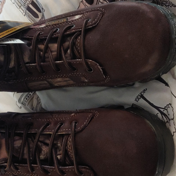 Boots - Picture 3 of 7